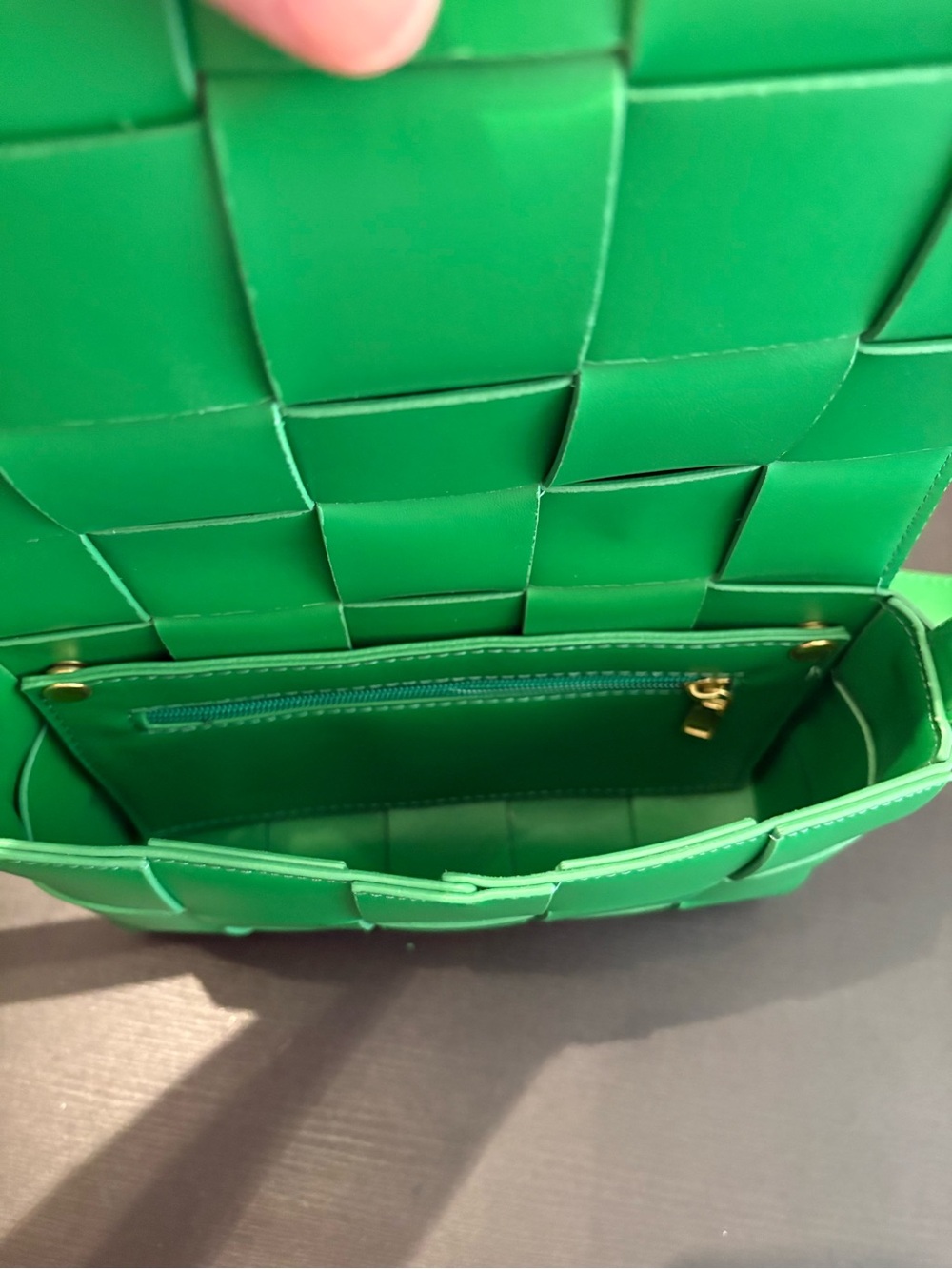 Green Woven Cassette Crossbody Bag Vegan New Condition - Picture 9 of 9